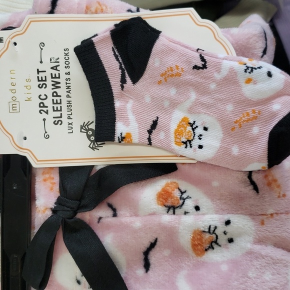 Modern Kids NWT 2-piece Halloween Lux Plush Pants and Socks Sleepwear Set - Picture 2 of 9